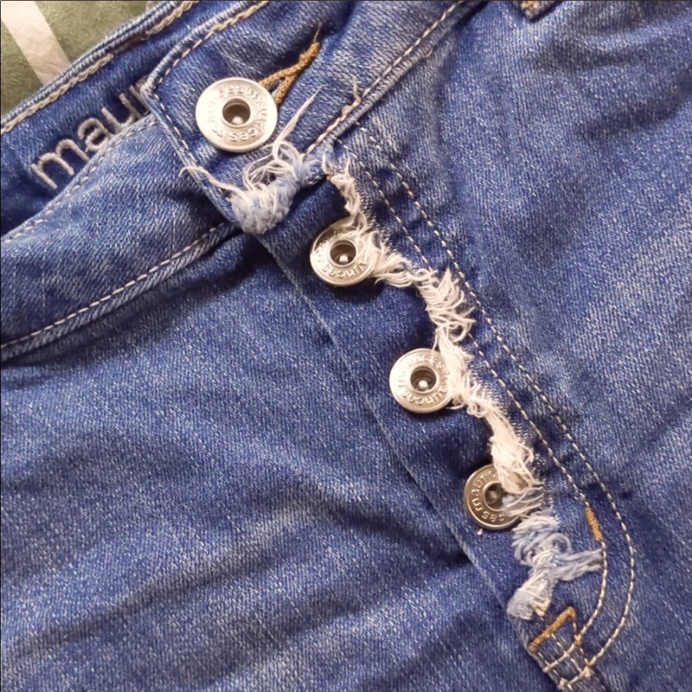 Maurices 11/12 distressed jean shorts! Beautiful!